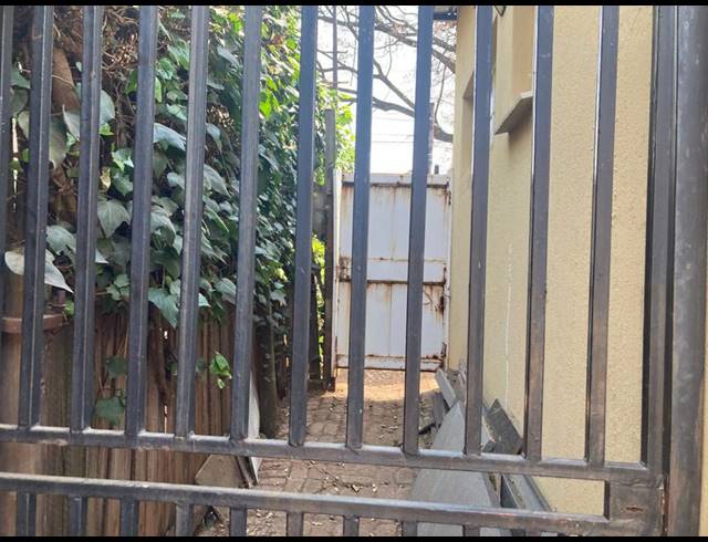 3 BEDROOM HOUSE FOR SALE IN BEZUIDENHOUT VALLEY